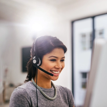 Woman agent showing the flexibility of a registered agent