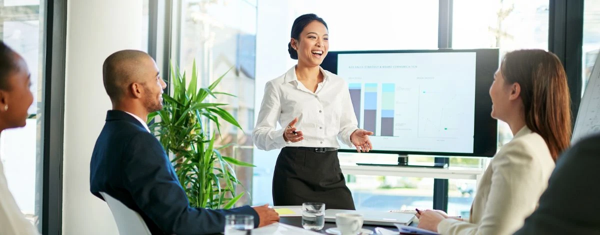 Venture Smarter | Innovative Strategies Companies are Using to Attract and Retain Employees Group of people discussing innovative strategies to attract and retain employees