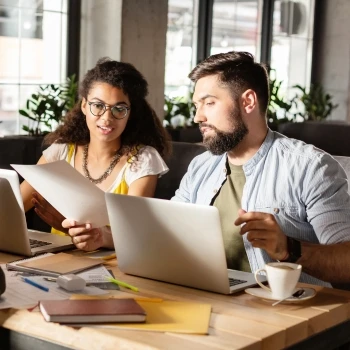 Venture Smarter | Testing Methodology Two individuals doing a review of a service