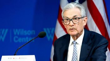 Venture Smarter | Fed Chair Powell Optimistic as US Inflation Trends Toward 2% Target jay_powell_on_a_conference