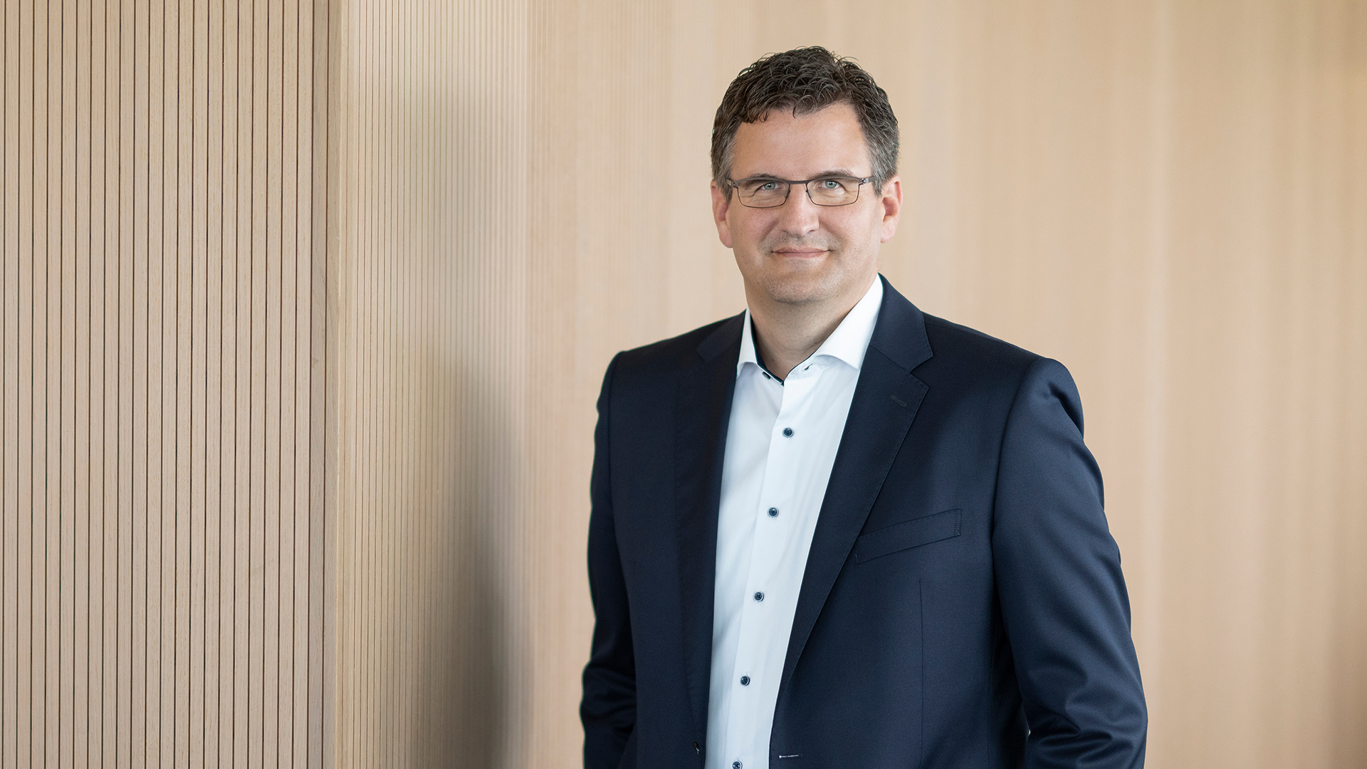 Venture Smarter | Munich Re Urges End to Price Gaps in Casualty Market Munich Re board member Stefan Golling